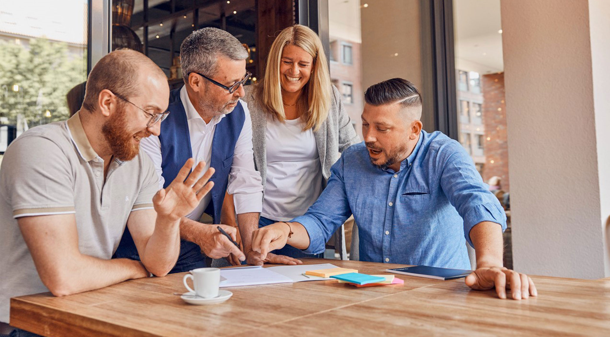 Eine Teambesprechung bei audimus, die sich auf Personalentwicklung und Innovation in der Hörakustikbranche konzentriert.